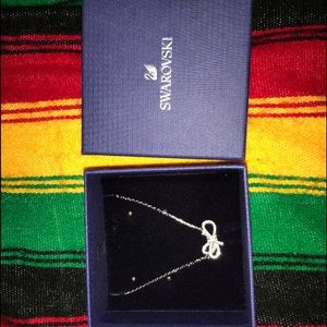 Swavorski:  bow necklace